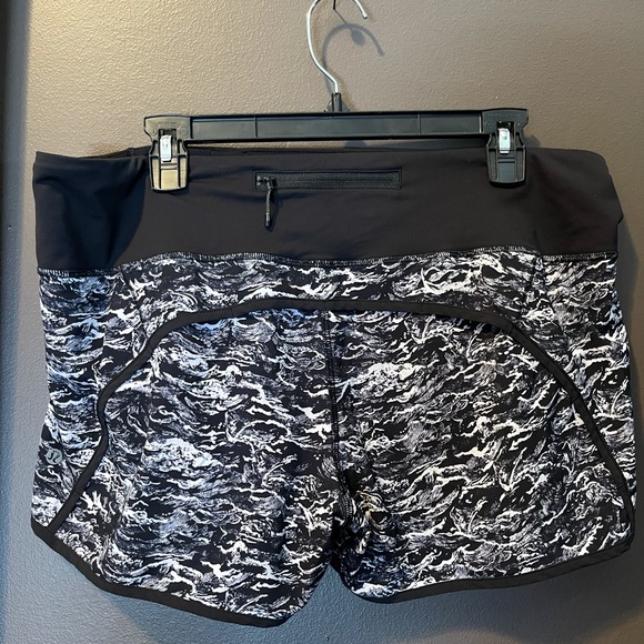 Lululemon Run Times Short - 4 way stretch - Picture 2 of 5